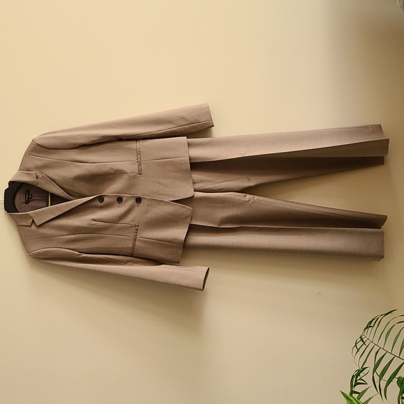 New Ann Taylor suit - Picture 2 of 6